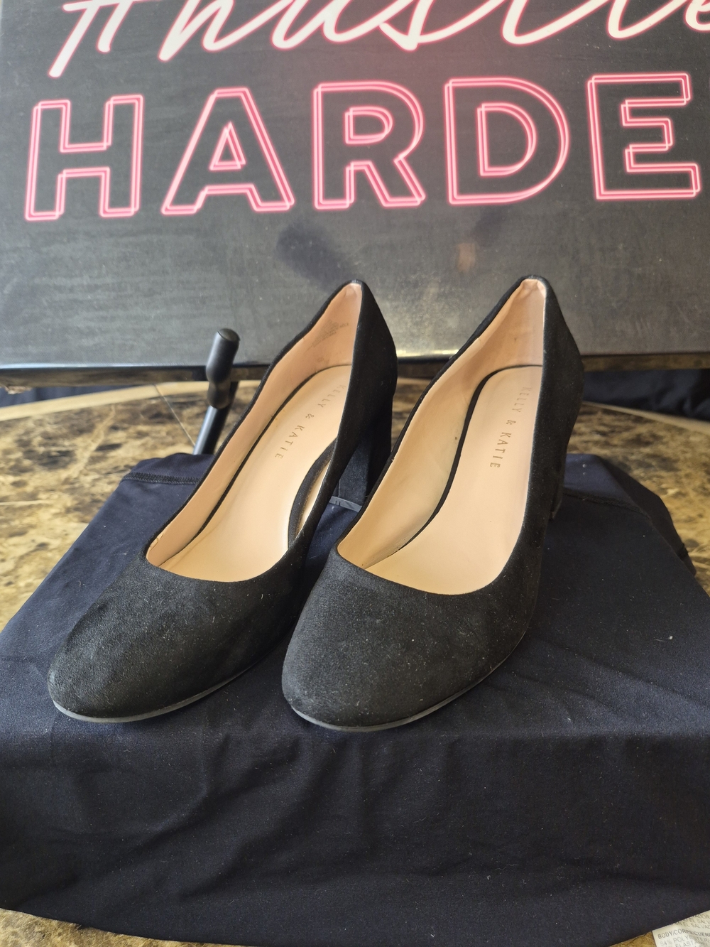 Kelly & Katie Black Suede Round-Toe Pumps